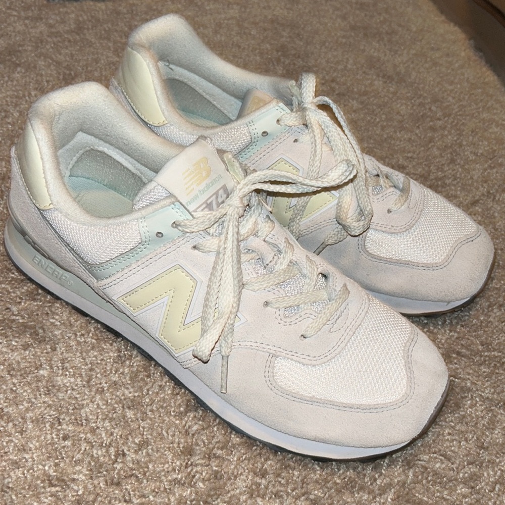 Like-New Women’s New Balance 574 V2 - Nimbus Cloud/ Summer Fog Size 11